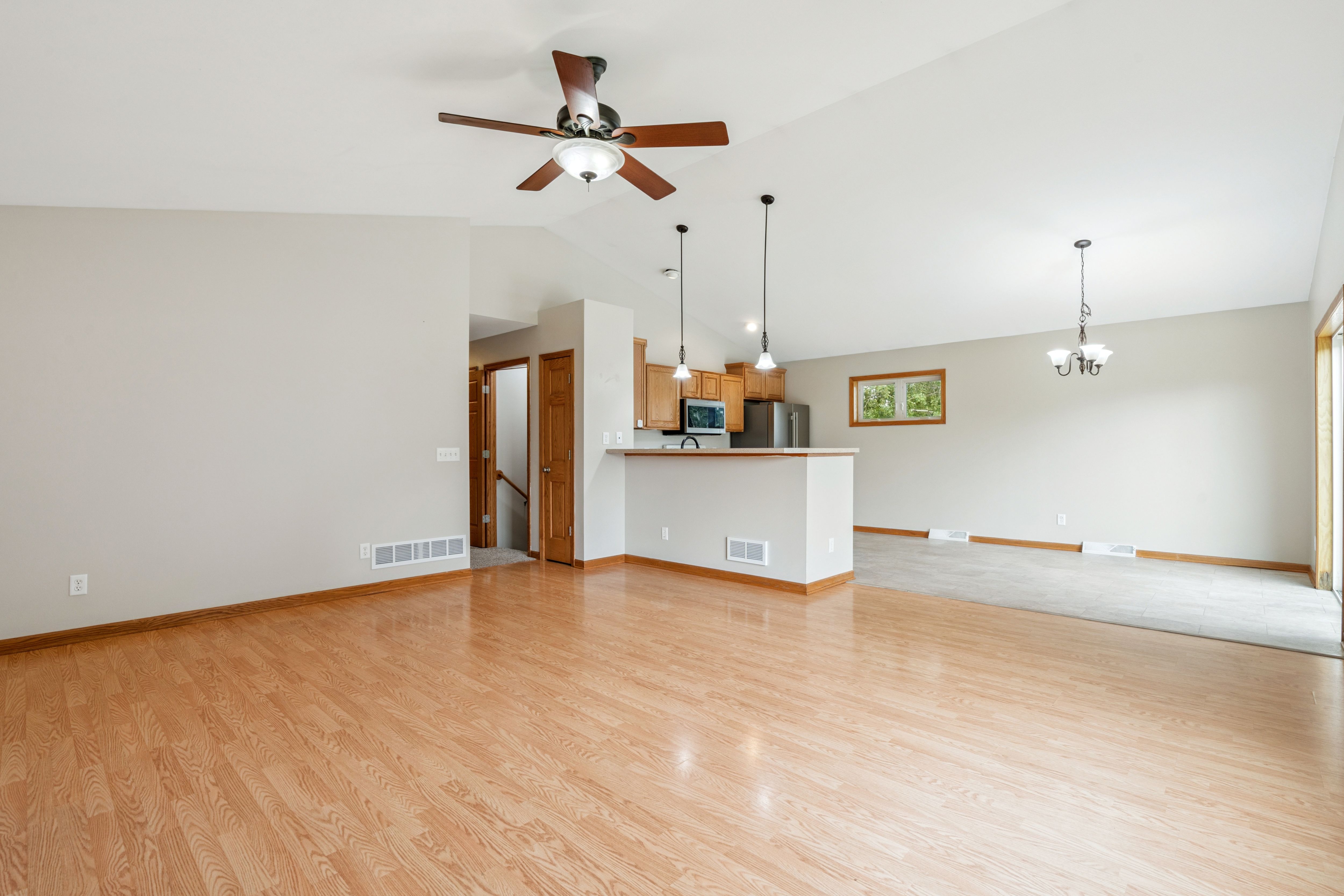 Listing Photo: 09-122 780 Country Club Ct